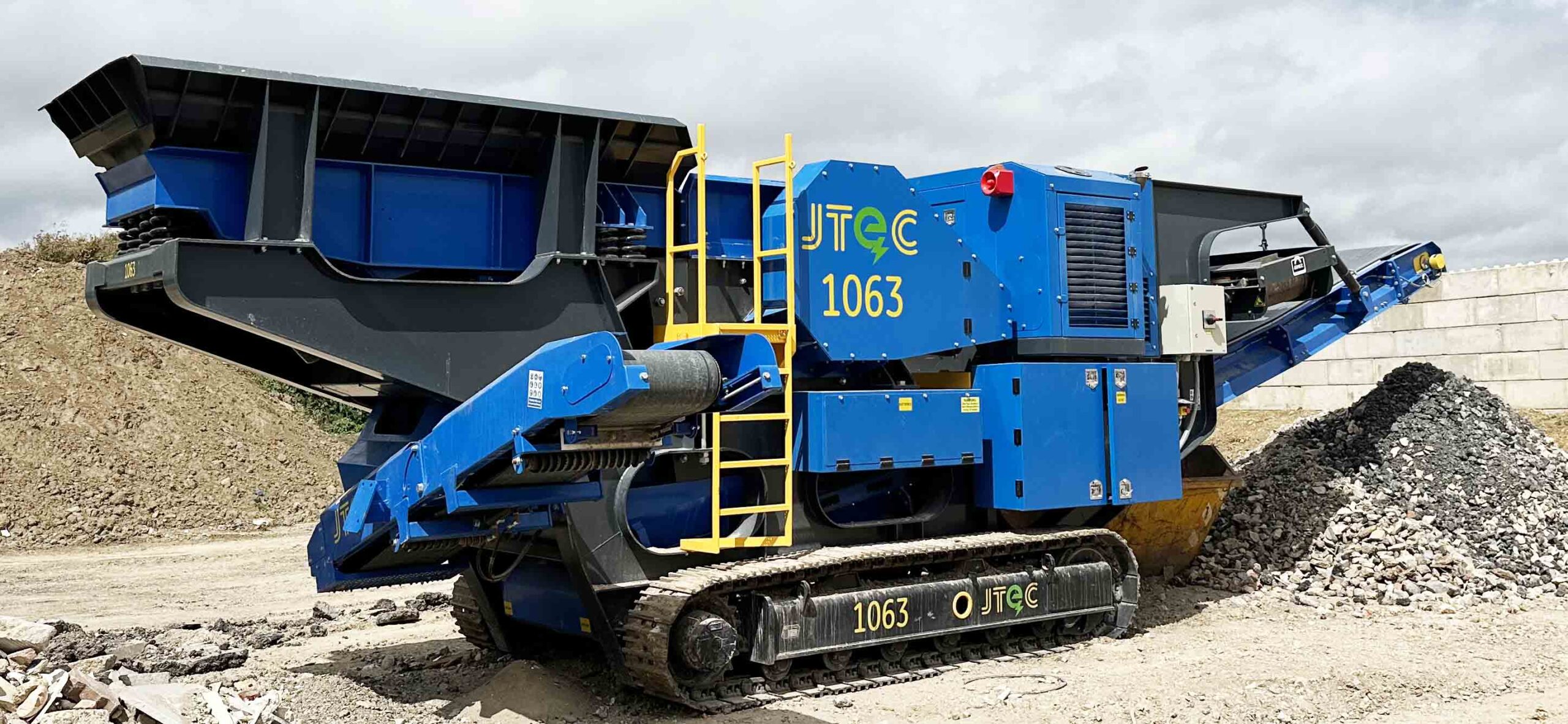 JTEC Dual Power tracked jaw crusher that runs on diesel or mains electric