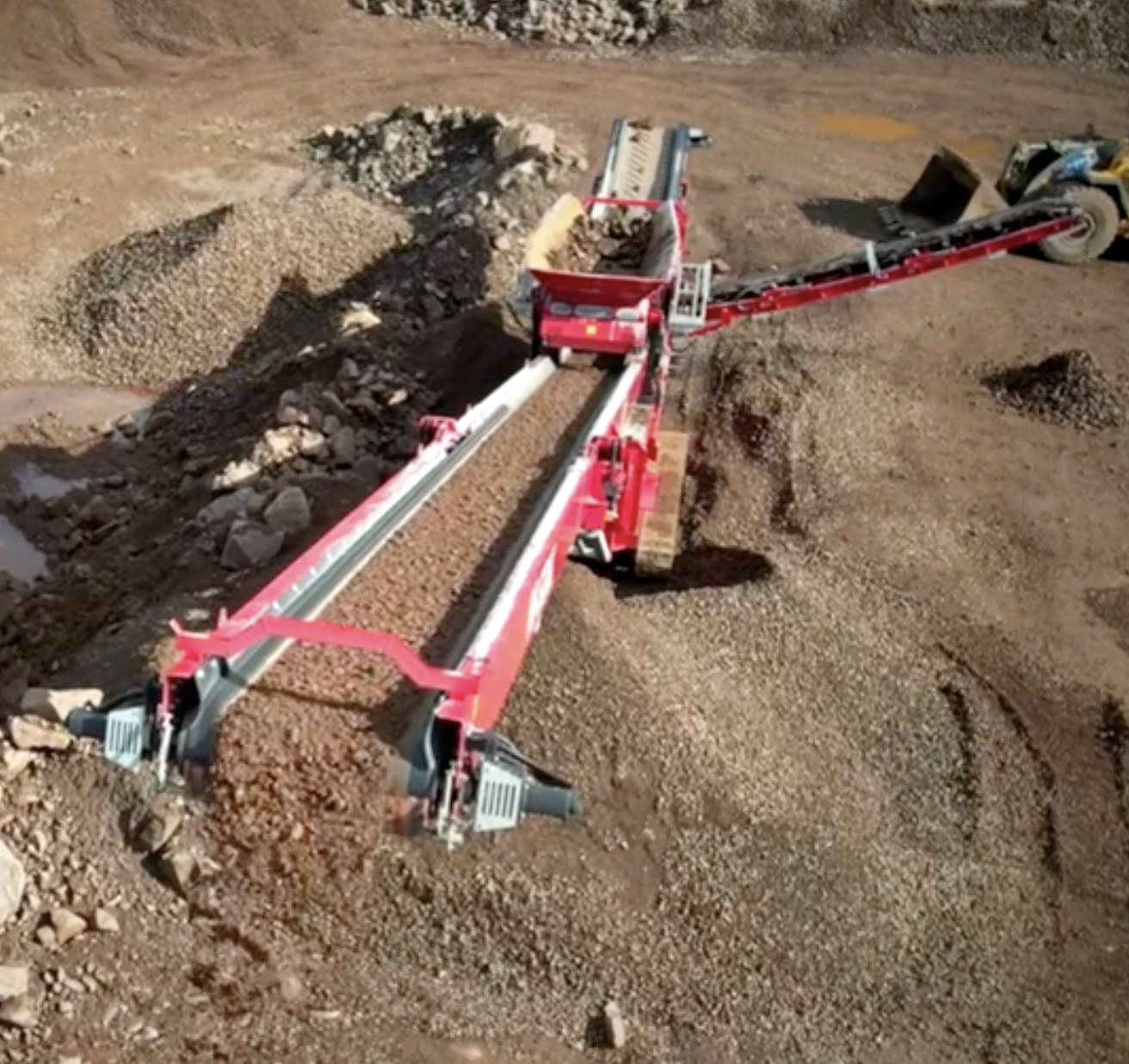 JTEC SS80 tracked screener working in a quarry